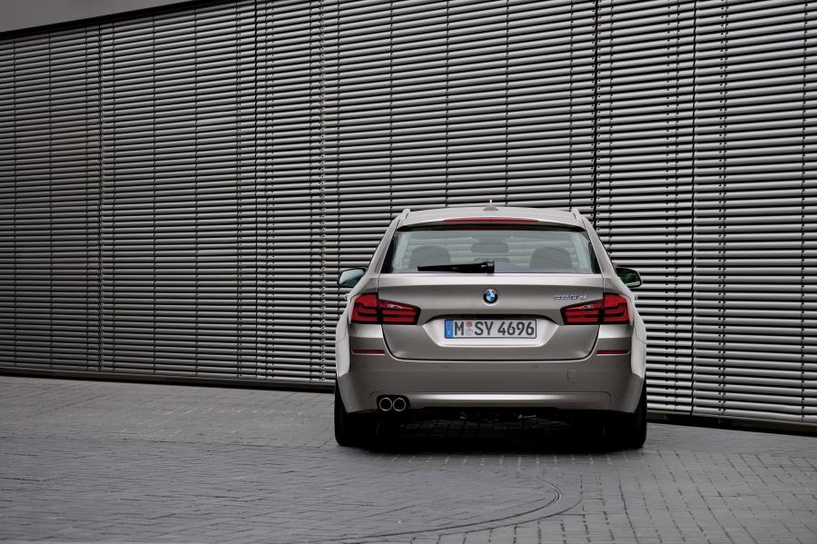  BMW 5-Series Touring 2011 года  (фото 12 из 59)